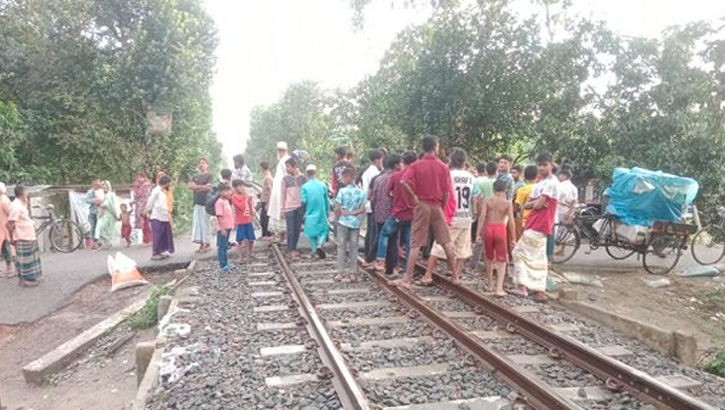 গরু বাঁচাতে গিয়ে ট্রেনের ধাক্কায় প্রাণ হারালেন কৃষক